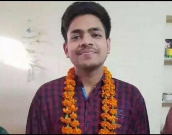 Meet Mayank Pratap Singh, the youngest judge of India who has created history by cracking the Rajasthan Judiciary Services Examination at the age of 21. Neither did he ever go for any coaching nor has ever used Facebook or WhatsApp! india youngest judge