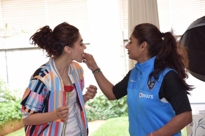 Mithali and Taapsee mithali raj taapsee pannu