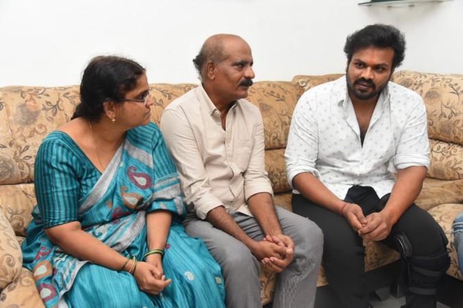 Manchu Manoj meets the Hyderabad rape victim Disha's parents Manchu Manoj meets the Hyderabad rape victim Disha's parents