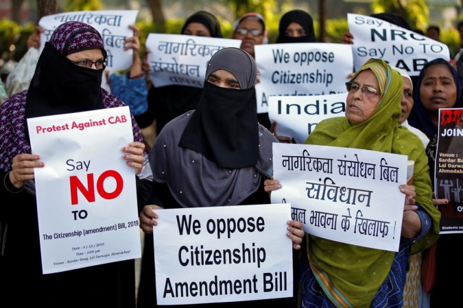 Demonstrators display placards during a protest against the Citizenship Amendment Bill. 宪法委员会修正案草案
