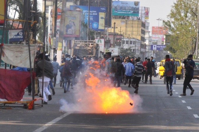 Demonstrators against the Citizenship (Amendment) Act in Assam. 公民的抗议法案