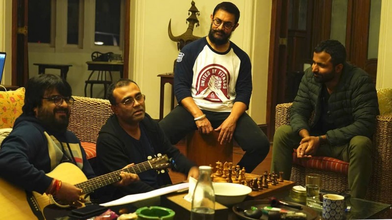 Aamir Khan with the musicians of Laal Singh Chaddha Aamir Khan with musicians of Laal Singh Chaddha
