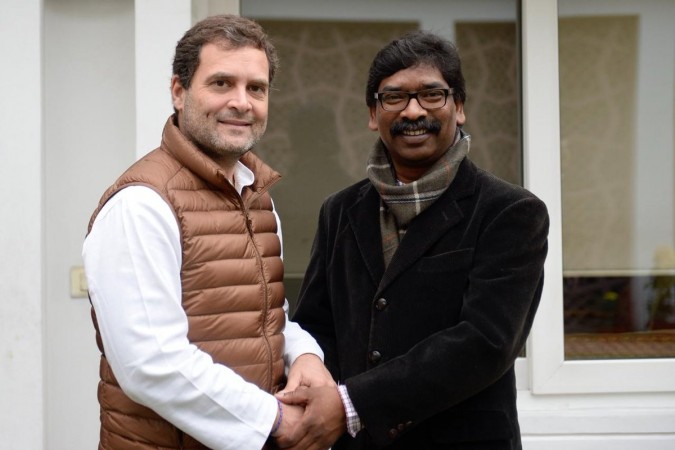 Congress President Rahul Gandhi meets Jharkhand Mukti Morcha leader Hemant Soren. Hemant Soren-Rahul Gandhi