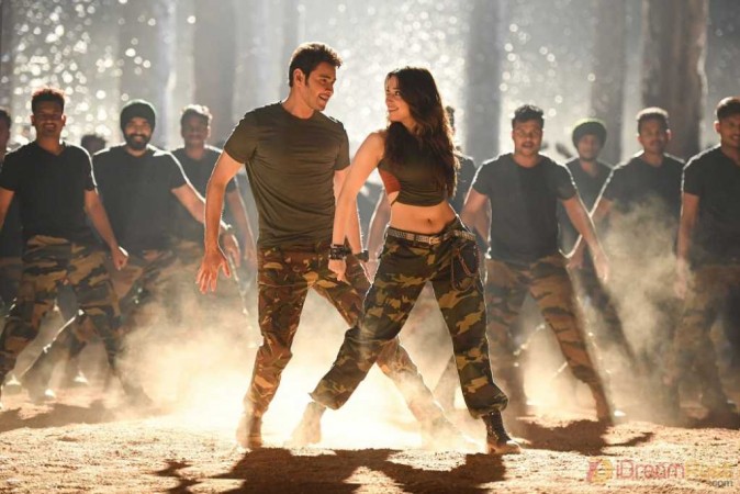 Tamanna Bhatia with Mahesh Babu in Sarileru Neekevvaru Tamanna Bhatia with Mahesh Babu in Sarileru Neekevvaru