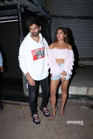 Sara Ali Khan and Kartik Aaryan 萨拉·阿利安和阿利安·阿纳娜