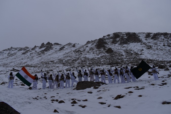 Two of the army soldiers were seen holding the tricolour as they marched in the snow. itbp personnel