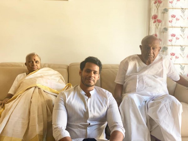Nikhil Kumar with his grandparents - former Prime Minister HD Devegowda and his wife Chennamma. Nikhil Kumar with his grandfather HD Devegowda and Chennamma