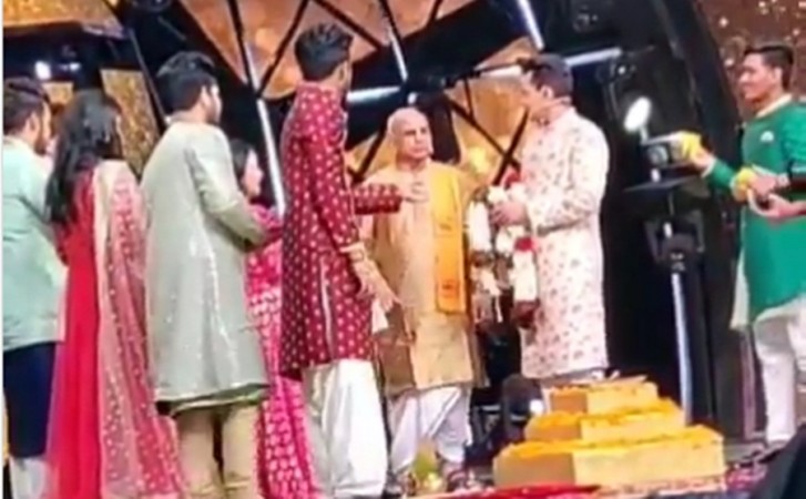 Neha Kakkar, Aditya Narayan get married 卡马尔·卡纳萨,阿纳齐尔·纳齐尔