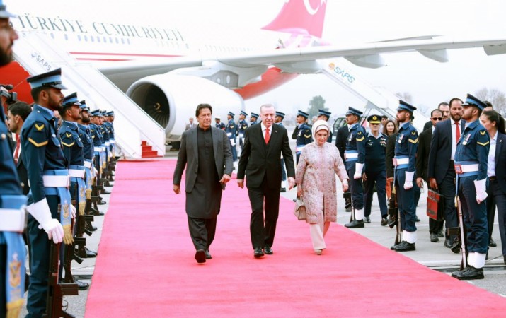 Erdogan reiterated his country's support for Pakistan and its stand on the issues of Kashmir. imran khan Tayyip Erdogan