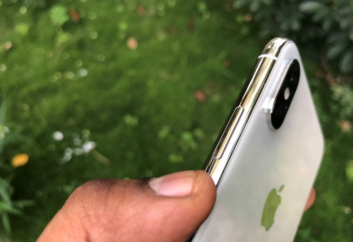 Iphone Xs Max Silver In Hand Phone Reviews News Opinions About Phone