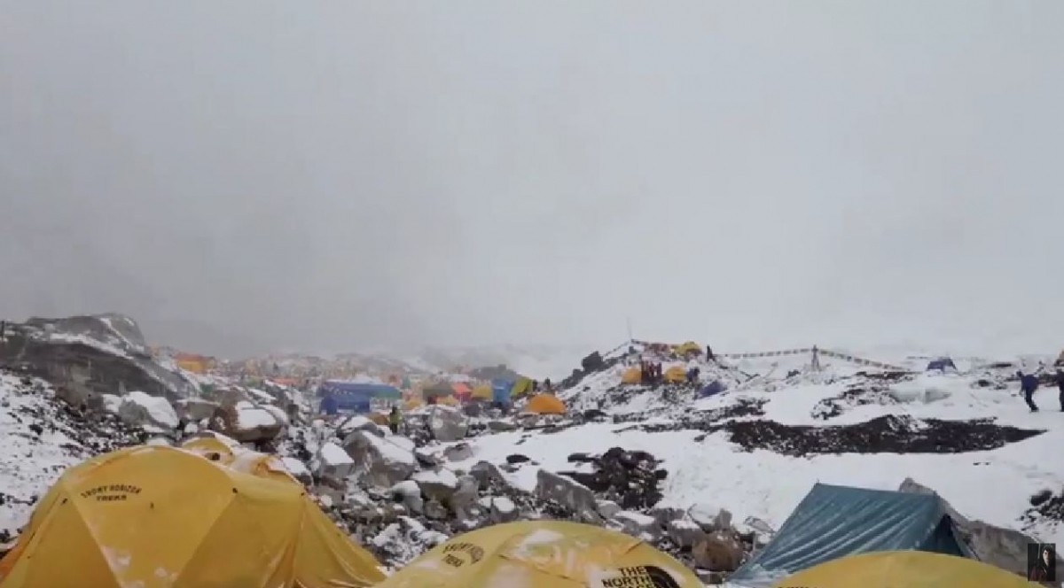 Nepal Earthquake Deadly Avalanche Hitting Mt Everest Caught On Camera [videos] Ibtimes India