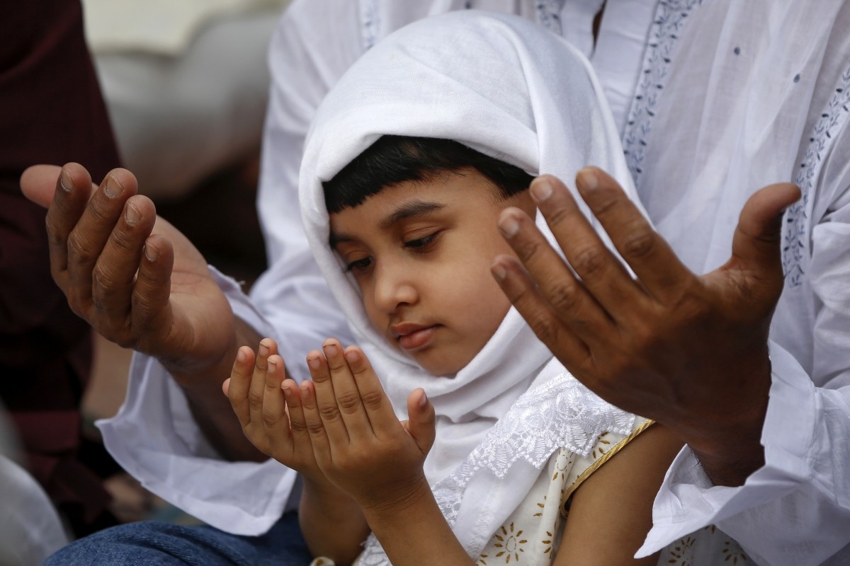 Eid al-Fitr 2014: Muslims Celebrate End of Holy Month 