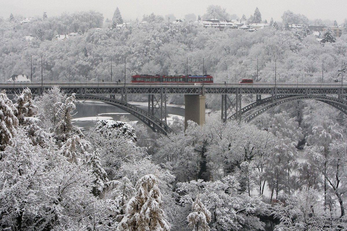 A tramway crosses the 'Kirchenfeld' bridge during snowfall in Bern Bern in Switzerland