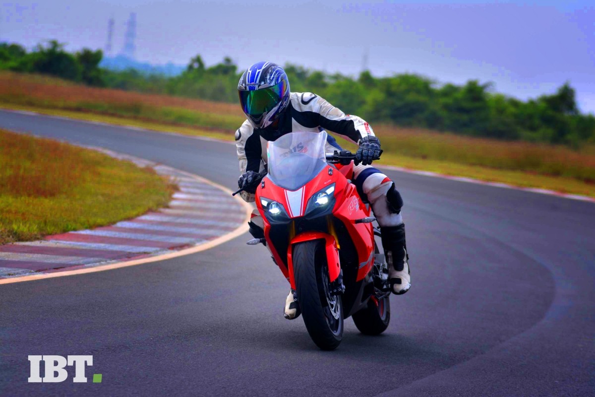 Despite having a supersport design, the Apache RR 310 doesn't have an aggressive riding position. TVS Apache RR 310