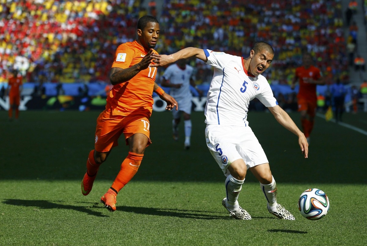 Chile's Silva fights for the ball with Lens of the Netherlands during their 2014 World Cup Group B match at the Corinthians arena in Sao Paulo Netherlands v Chile