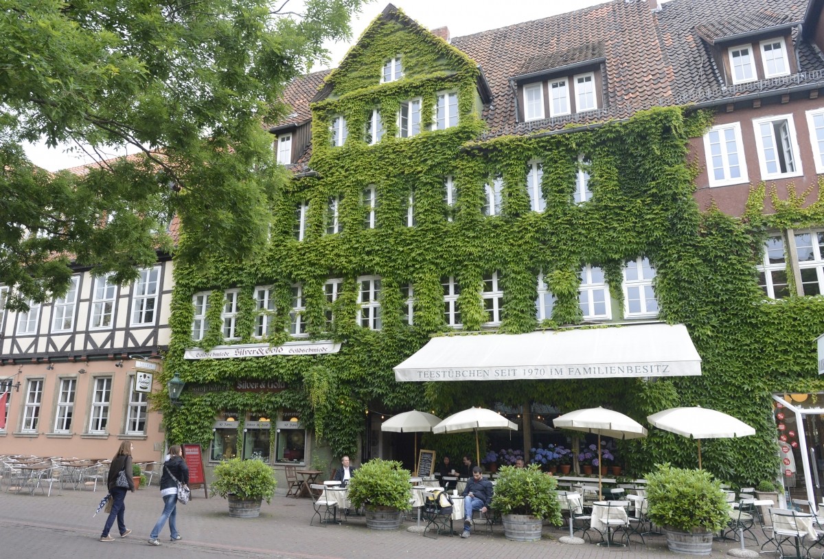 Two girls enter a Hanover