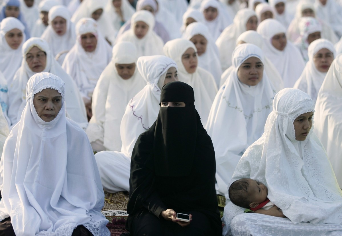 Eid al-Fitr 2014: Muslims Celebrate End of Holy Month ...