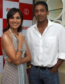 Lara Dutta (L) and Mahesh Bhupathi