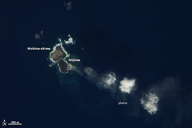 Japan’s Volcanic Island, Niijima Swallows Its Neighbor (Earth Observatory, NASA)