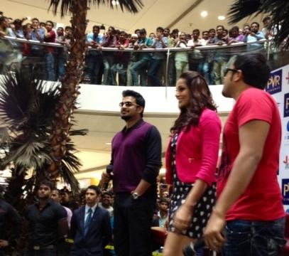 Actors R Madhavan, Bipasha Basu, Omi Vaidya Team 'Jodi Breakers'