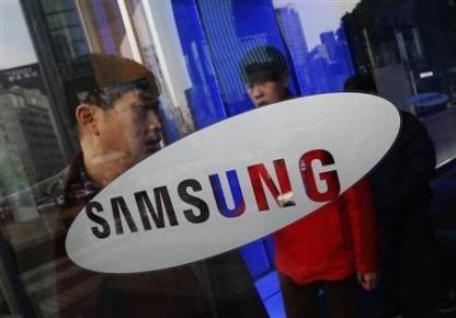 A man walks out of Samsung Electronics' headquarters in Seoul January 6, 2014. Samsung