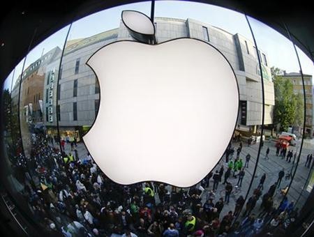 Appleās iPhone Reclaims Smartphone Lead in U.S. Market