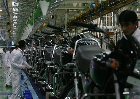 Employees work in an assembly line at Hero Honda's newly inaugurated plant in Haridwar April 8, 2008.