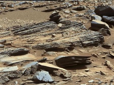 An image from the Mast Camera (Mastcam) on NASA's Mars rover Curiosity shows the surface of the planet with inclined layering known as cross-bedding in an outcrop called ''Shaler'' on a scale of a few tenths of a meter, or decimet