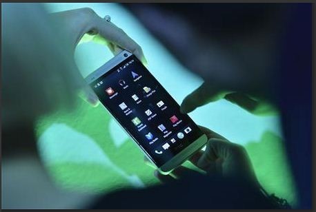 Guests use a sample phone at the launch of the HTC One smartphone in London February 19, 2013 Sense v6.0 UI Update Now Seeding to HTC One (M7) in India; Brings Extreme Power Saver Mode and Other Features