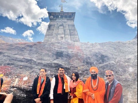 Maharashtra Chief Minister Devendra Fadnavis visited Kedarnath. Devendra Fadnavis