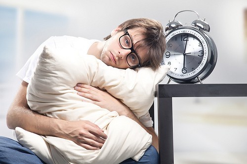 In a study, healthy people who didn't t sleep for one whole night exhibited symptoms similar to schizophrenia. Poor sleep, depression