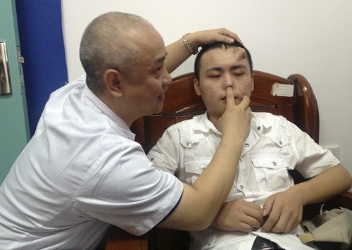 A doctor checks the infected and deformed nose of Xiaolian, before replacing it with a new nose, grown by surgeons on his forehead, at a hospital in Fuzhou (Reuters) A doctor checks the infected and deformed nose of Xiaolian, before replacing it with a new nose, grown by surgeons on his forehead, at a hospital in Fuzhou