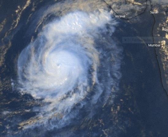 Heavy rainfall, accompanied by winds reaching up to 90 to 100 kmph and tidal waves up to 1.5 meter, are expected. cyclone maha