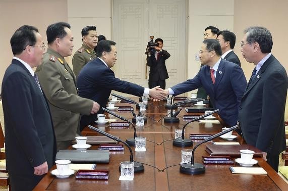 Head of the North Korean high-level delegation, Won Tong Yon (3rd L) shakes hands with his South Korean counterpart Kim Kyou-hyun (2nd R) during their talks at the Peace House on the southern side of the truce village of Panmunjom in the demilitarised zon
