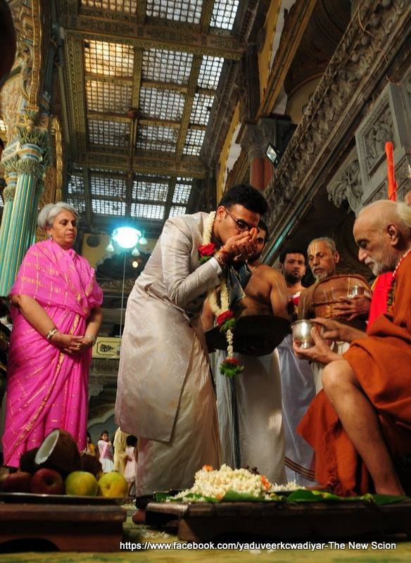 Yaduveer Wadiyar Crowned 'Maharaja' Of Mysore [PHOTOS] - IBTimes India