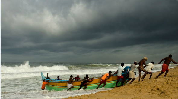 Cyclone Fani is travelling at a speed of 80-90 kmph to reach Tamil Nadu. cyclone fani