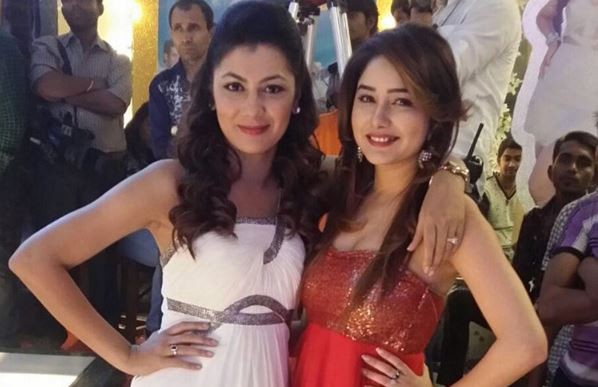 Leena Jumani aka Tanu of "Kumkum Bhagya" meets with an accident. Pictured: "Kumkum Bhagya" actresses Sriti Jha and Leena Jumani