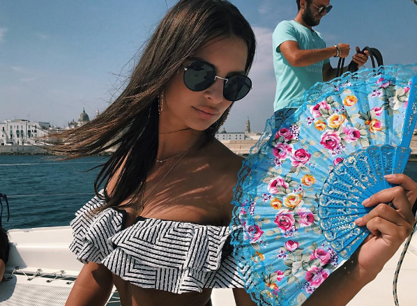 Bikini Clad Emily Ratajkowski Flaunts Assets After Teasing Fans With 7535