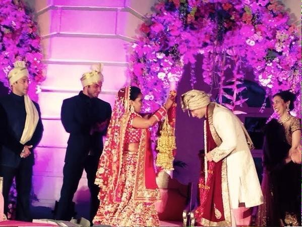 Arpita Khan exchanging garland with Aayush Sharma. Arpita Khan Weds Aayush Sharma