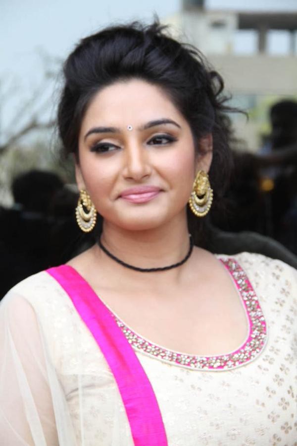 Ragini Dwivedi Latest Pics - Photos,Images,Gallery - 15536