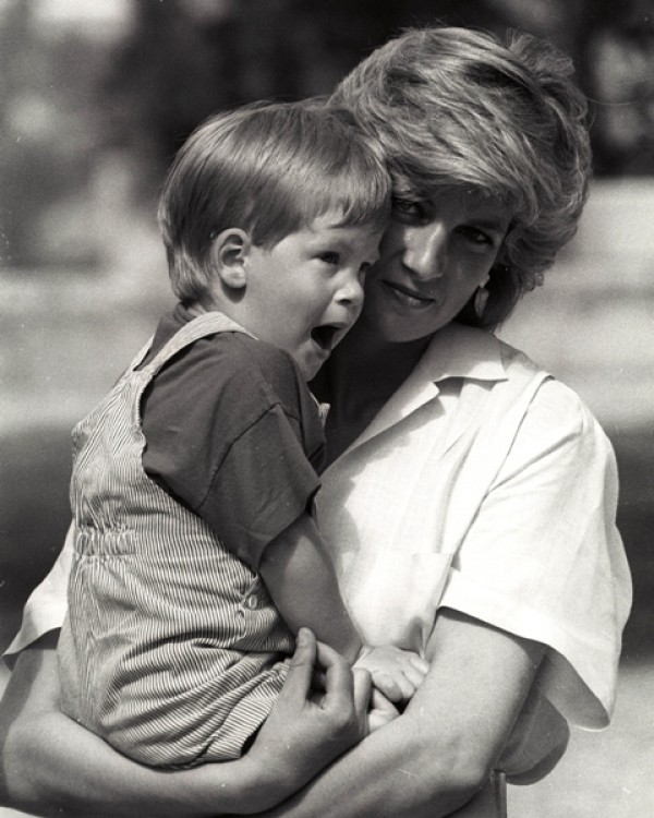 Family Moments of Princess Diana as a Mother - Photos,Images,Gallery ...