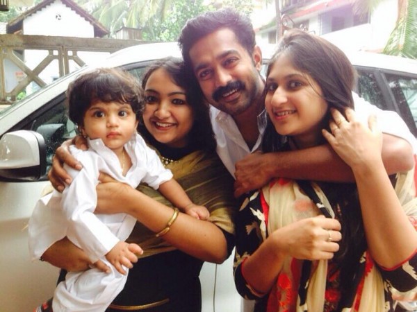 Asif Ali with his Family - Photos,Images,Gallery - 23031