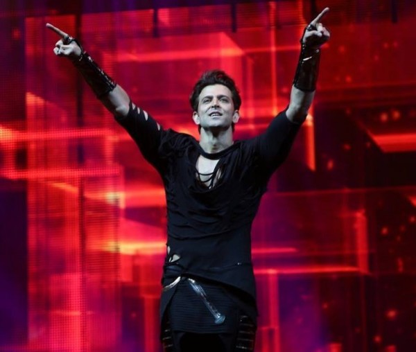 Hrithik Roshan receives a thumbs up for his IIFA performance - Photos