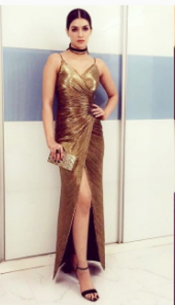 Kriti Sanon looks stunning in Golden Dress - Photos,Images,Gallery - 48284