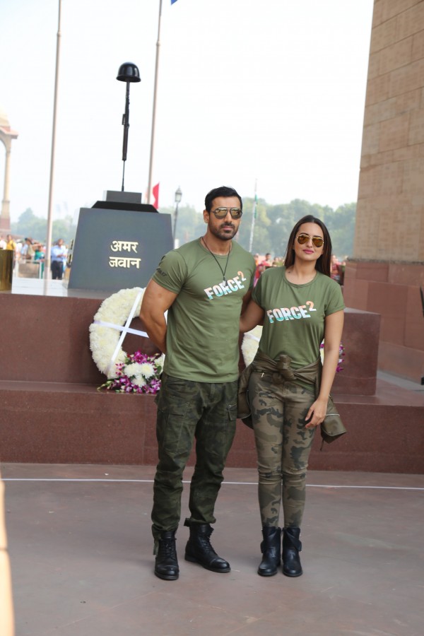 John Abraham & Sonakshi Sinha visit Amar Jawan Jyoti in Delhi to pay