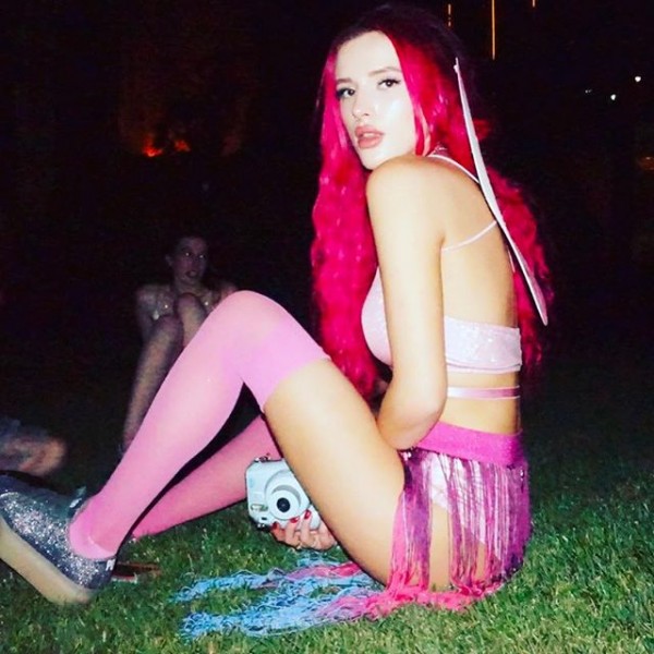 Bella Thorne Flaunts Her Pink Neon Hair Photos Images Gallery 68987