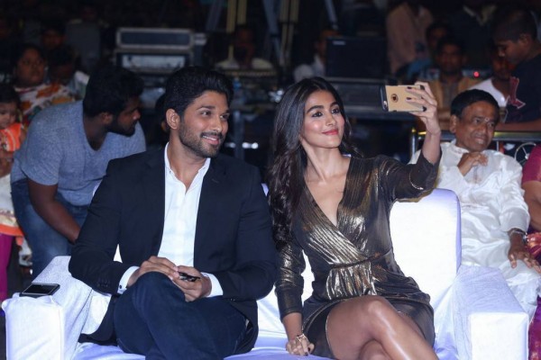 Allu Arjun, Pooja Hegde at DJ - Duvvada Jagannadham Thank 