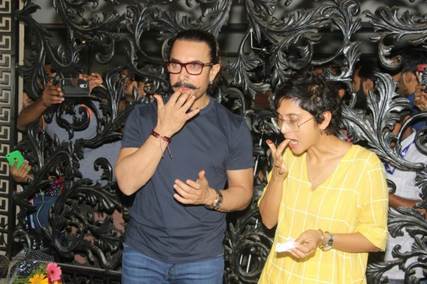 Aamir Khan celebrates his 53rd birthday by cutting cake with media