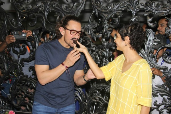 Aamir Khan celebrates his 53rd birthday by cutting cake with media