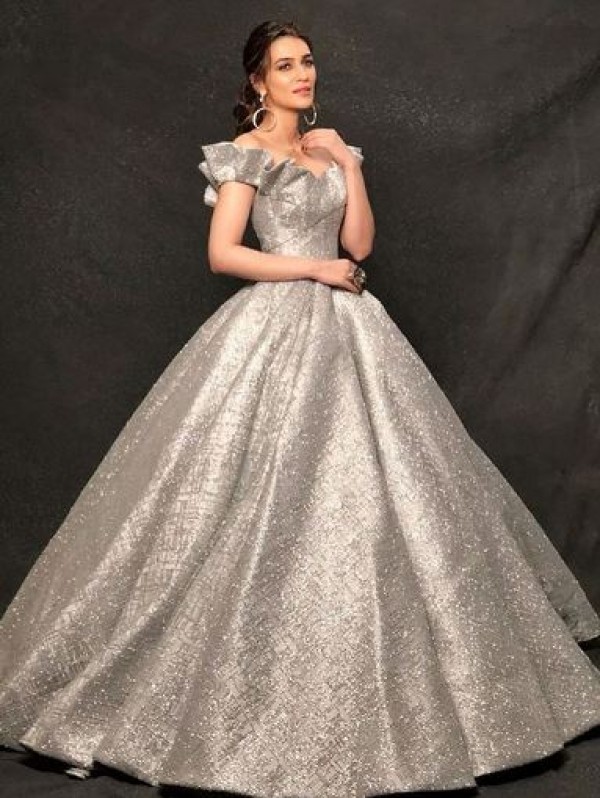 IIFA 2018 awards: Kriti Sanon looked nothing less than a diva in a voluminous metallic gown ...